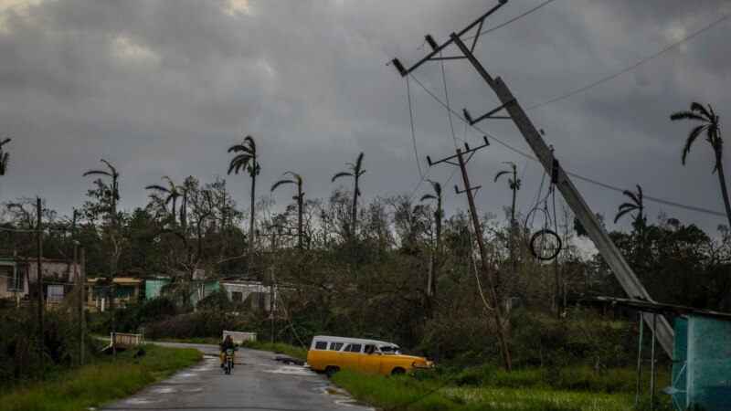 L'ouragan Ian plonge Cuba dans le noir et fait évacuer la Floride