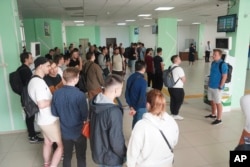 Russians lineup to get Kazakhstan's a Personal Identification Number (INN) in a public service center in Almaty, Kazakhstan, Sept. 27, 2022.
