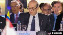 El canciller de Colombia, Álvaro Leyva, en el encuentro entre cancilleres de la Unión Europea (UE) y la Comunidad de Estados Latinoamericanos y Caribeños (CELAC) en Argentina, el 27 de septiembre de 2022. [Foto: cortesía de la Cancillería de Colombia]