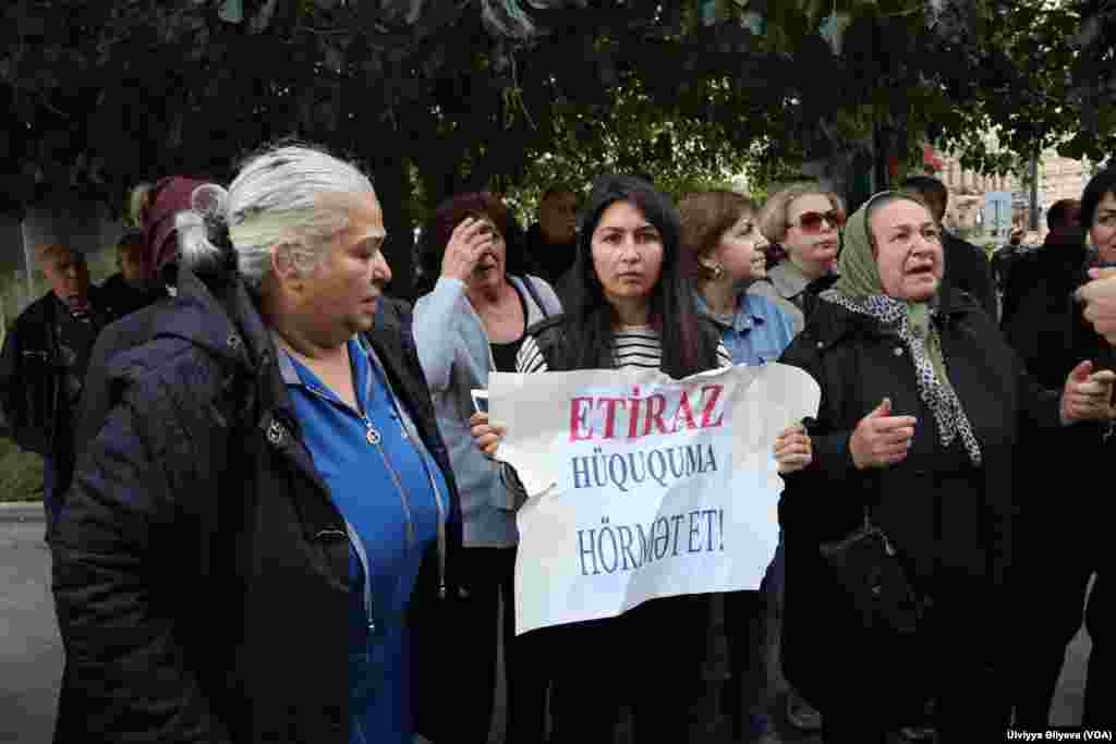 AXCP Bakı Şəhər İcra Hakimiyyətinin qarşısında etiraz aksiyası keçirib, 24 oktyabr, 2022-ci il. Foto: Ülviyyə Əliyeva