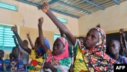 Au Niger, 817 écoles ont fermé, principalement dans la zone dite des "trois frontières" entre Mali, Niger et Burkina Faso.