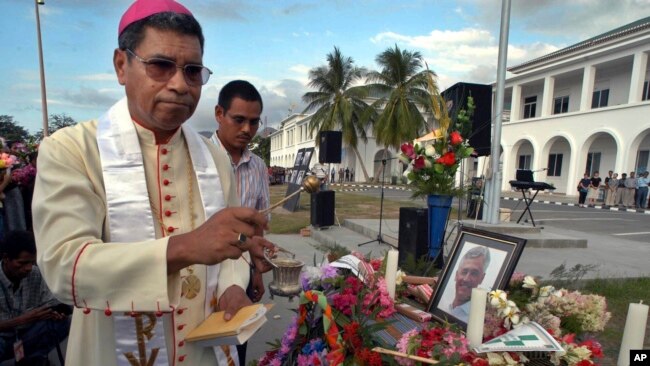 FILE - East Timor's Roman Catholic Bishop and Nobel Prize laureate Carlos Ximenes Belo prays in a ceremony to pay last respects to the former head of the UN Transition Authority in East Timor, Sergio Vieira De Mello in Dili, on Aug. 23, 2003.