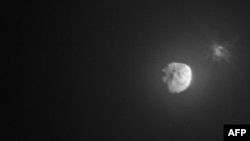 This handout picture obtained by the Italian Space Agency's LICIACube shows the intentional collision of NASA's Double Asteroid Redirection Test mission with its target asteroid, Dimorphos, on Sept. 26, 2022.
