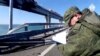 Слідчий РФ інспектує пошкодження Кримського мосту. 8 жовтня 2022 року. Фото надане Reuters з іншого джерела