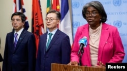 2022年10月5日，美、日、韩三国驻联合国大使在纽约联合国安理会会议结束时发表讲话；此前朝鲜五年来首次在日本上空发射弹道导弹。（路透社照片） 