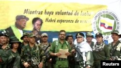 Archivo. El excomandante de las FARC conocido por su alias "Iván Márquez" lee una declaración de que tomarán la insurgencia una vez más, en esta captura de pantalla sin fecha obtenida de un video publicado el 29 de agosto de 2019. REUTERS