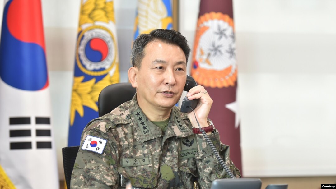 김승겸 한국 합참의장이 지난 5일 마크 밀리 미 합참의장과 통화하고 있다. (자료사진=한국 국방부)
