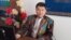 Niyetbay Urazbayev, Qozog'istonda o'z madaniy tashkilotini yuritadigan qoraqalpoq faol, hozirda O'zbekiston hukumati tomonidan qidiruvda ekanini aytadi. Urazbayev - Qozog'iston fuqarosi. 