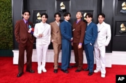 BTS di ajang Grammy Awards 2022 (dok: Jordan Strauss/Invision/AP)