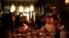 Брюссельський ресторан Броварня Сюрреаліст влаштувала 28 вересня вечерю при свічках, щоб заохотити відвідувачів замислитися про можливу ситуацію без газу й електроенергії.