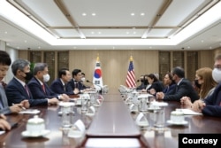 29일 방한한 카멀라 해리스 미국 부통령이 서울 용산 대통령실에서 윤석열 한국 대통령과 만났다. 사진: 한국 대통령실.