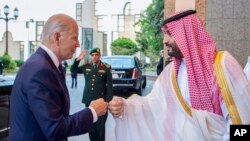 دیدار جو بایدن رئیس جمهوری آمریکا و محمد بن سلمان ولیعهد پادشاهی عربستان سعودی در حاشیه نشست جده. ۱۵ ژوئیه ۲۰۲۲