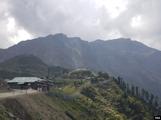 Indian army check point at Sadhna Pass, a mountain pass that connects Karnah tehsil of Kupwara district with Teetwal. (M. Hamid)