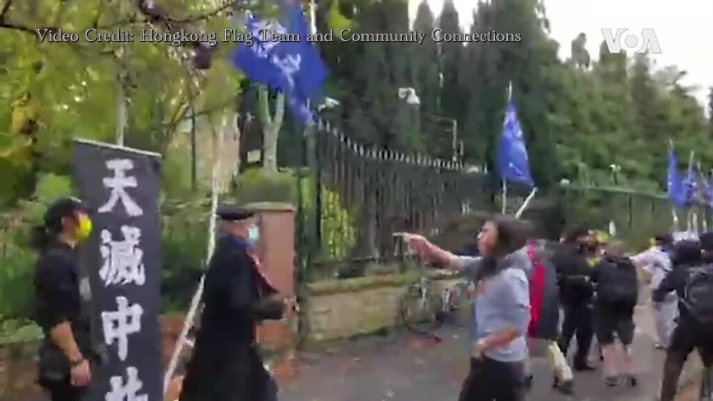 港人组织英国反中共“二十大” 示威者遭扯入领事馆殴打(photo:VOA)