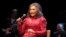 ARCHIVO - En esta foto del 28 de agosto de 2016, Loretta Lynn se presenta en un concierto en el American Music Theatre en Lancaster, Pensilvania, EE.UU.