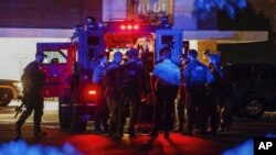 Policija na mestu napada u Roliju, u Severnoj Karolini (Foto: Travis Long/The News & Observer via AP)