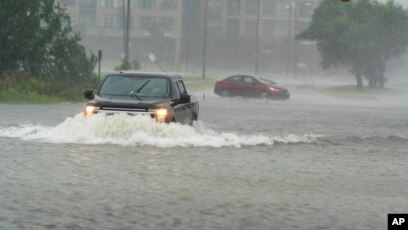 Ian Lashes South Carolina as Florida Surveys Devastation