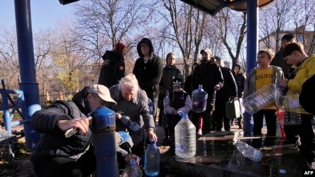 Kyiv residents fill plastic containers and bottles at a water pump in one of the parks in the Ukrainian capital Kyiv on Oct. 31, 2022.  Isolating Russia