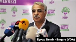 Hevserokê HDPê M. Sancar li Navenda Giştî ya Partiyê li Emqerî
