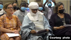 USAID ka porozɛ SIRA, min kun ye ka denmisɛnninw dɛmɛ u ka
kalan ni sɛbɛnni kalan,