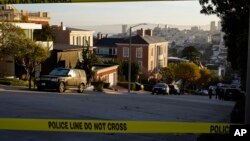 Policijska traka ispred kuće Paula i Nancu Pelosi u San Franciscu,  28. oktobar 2022. 