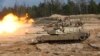 Un tanque estadounidense M1A1 Abrams dispara durante un ejercicio de la OTAN en 2021 en Letonia.
