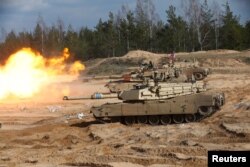 Американські танки «Абрамс» на навчанні в Латвії у березні 2021 р.
