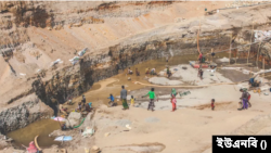 পাথর কোয়ারি পুনরায় চালুর দাবিতে, সোমবার (৩১ অক্টোবর) থেকে ৪৮ ঘণ্টার ধর্মঘটের সিদ্ধান্ত নিয়েছেন পণ্য পরিবহন মালিকরা। 