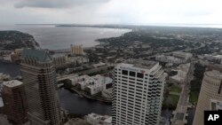 Foto yang diambil dari udara menunjukkan pemandangan Kota Tampa, Florida, pada 26 September 2022, ketika badai Ian bergerak mendekat ke wilayah tersebut dari arah Kuba. (Foto: DroneBase via AP)