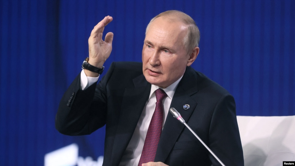 俄罗斯总统普京在莫斯科举行的瓦尔代辩论俱乐部第19届年会上讲话。(2022年10月27日)(photo:VOA)