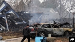 Incêndio devasta bairro inteiro em Louisville, Colorado. Dez. 31, 2021