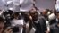 Mutane a wurin zanga-zangar kira ga gwamnati da ta kubuto da mata ‘yan makaranta da aka sace a Chibok, a Maiduguri, alhamis 22, ga Mayu 2014.