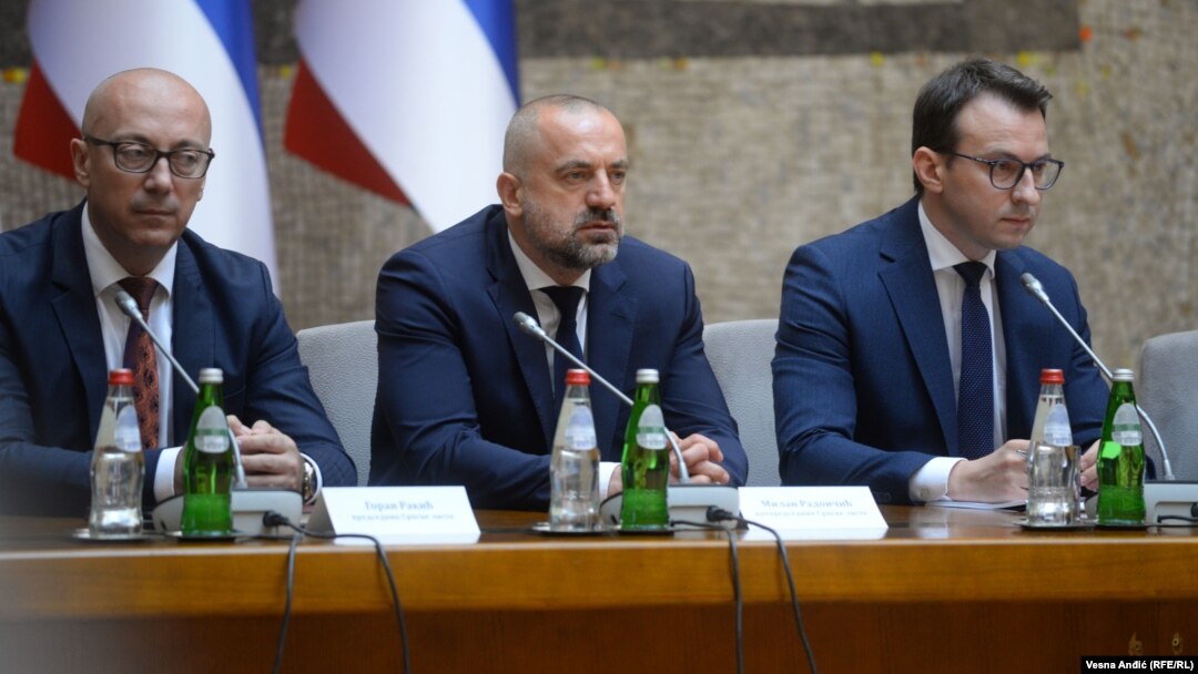 ARHIVA - Milan Radoičić (u sredini) tokom jednog od sastanaka predstavnika Srpske liste sa predsednikom Srbije Aleksandrom Vučićm u Beogradu (Foto: RSE/Vesna Anđić)