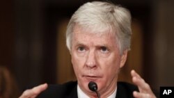 Ryan Crocker testifies on Capitol Hill before the Senate Foreign Relations Committee hearing on Afghanistan (July 27, 2010 file photo).