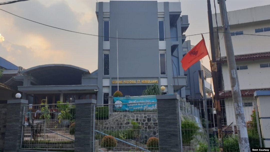 Gedung Pastoral Santo Herkulanus di Depok, Jawa Barat. (Foto: VOA/Sasmito)