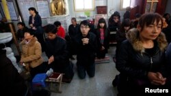 中國天津一個地下教會進行禮拜祈禱。（資料圖片）