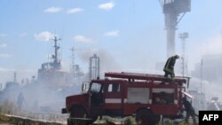 ລາຍການກະຈາຍສຽງຂອງວີໂອເອ ລາວ: ກອງ​ກຳ​ລັງ ຣັດ​ເຊຍ ລະ​ດົມ​ຍິງ ໃສ່ພາ​ກ​ຕາ​ເວັນ​ອອກ ແລະ ພາກ​ໃຕ້​ຂອງ ຢູ​ເຄ​ຣນ