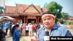 Rithysen News journalist Sok Oudom is seen in this screenshot from a livestream in Cambodia's Kampong Chhnang Province on May 12, 2020.