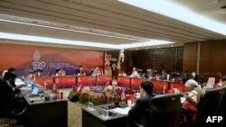 Pertemuan Tingkat Menteri "Asia Initiative" membahas komitmen transparansi pajak melalui penandatanganan deklarasi Bali di sela-sela Pertemuan Menteri Keuangan dan Gubernur Bank Sentral G20 di Nusa Dua, Bali, 14 Juli 2022. (FIKRI YUSUF / POOL / AFP)