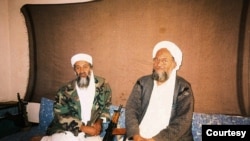基地组织头目本拉登与扎瓦西里（右）资料照。