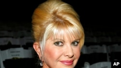 Ivana Trump gjatë një aktiviteti mode në Nju Jork (7 shtator 2007)