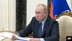 El presidente ruso Vladimir Putin en una reunión en Moscú el 25 de julio del 2022. (Pavel Byrkin, Sputnik, Kremlin Pool Photo via AP)