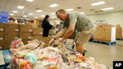 EE.UU. reducirá la ayuda para alimentos que brinda por la pandemia