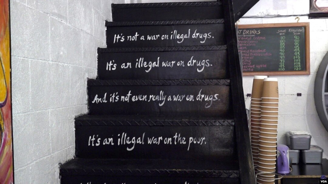 The staircase at Silingan coffee shop near Manila sends a clear message regarding the war on drugs. (Dave Grunebaum/VOA)