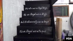 The staircase at Silingan coffee shop near Manila sends a clear message regarding the war on drugs. (Dave Grunebaum/VOA)