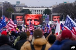 지난해 1월 6일 백악관 앞에서 열린 도널드 트럼프 당시 대통령 지지 집회 (자료사진)