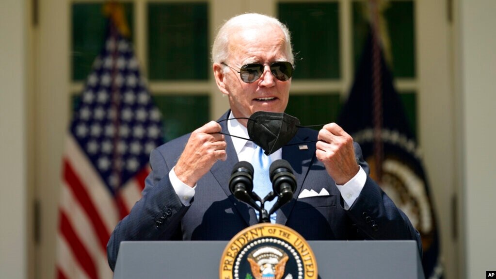 Presidenti Biden duke folur para gazetarëve në Shtëpinë e Bardhë (27 korrik 2022)