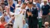 Novak Đoković i Rodžer Federer tokom ceremonije obeležavanja 100 godina postojanja vimbldonskog centralnog terena (Foto: Reuters/Susan Mullane-USA TODAY Sports) 