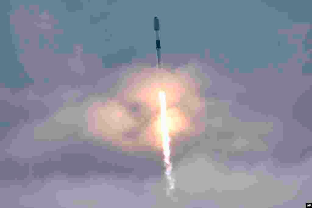 A SpaceX Falcon 9 rocket, with a payload a of Starlink satellites for a high-speed low earth orbit internet constellation, lifts off from launch complex 40 at Cape Canaveral Space Force Station in Cape Canaveral, Florida.