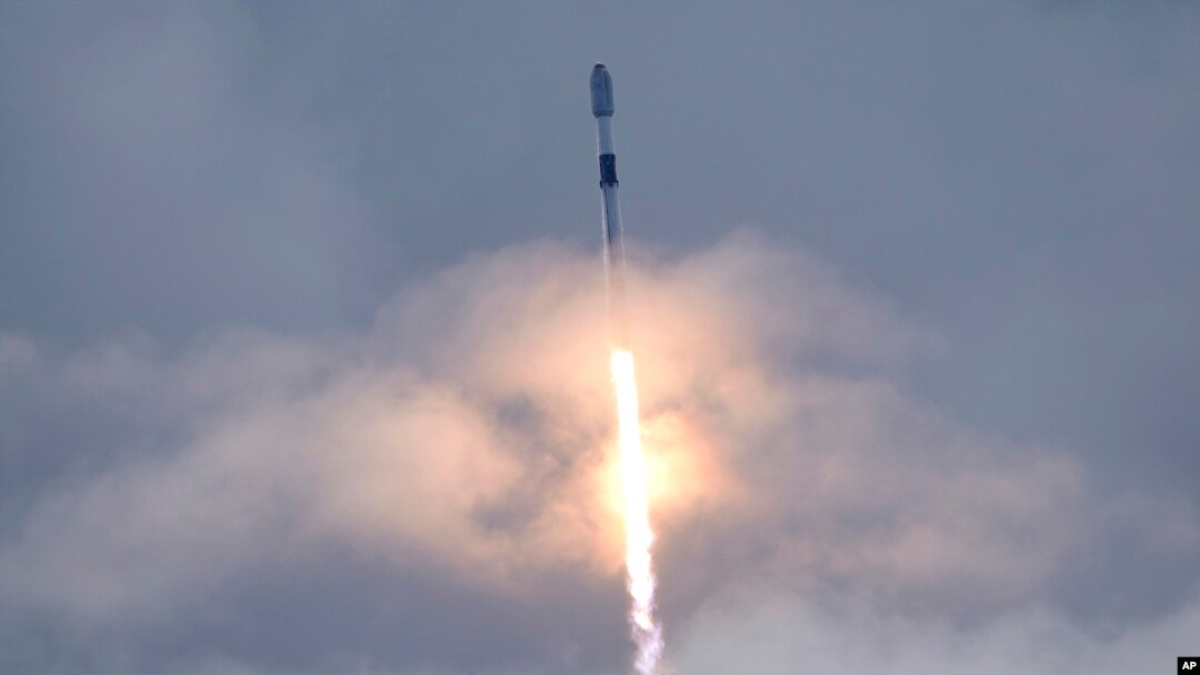 Tên lửa Falcon 9 của SpaceX phóng đi từ Florida hồi tháng 7/2022 (ảnh tư liệu).